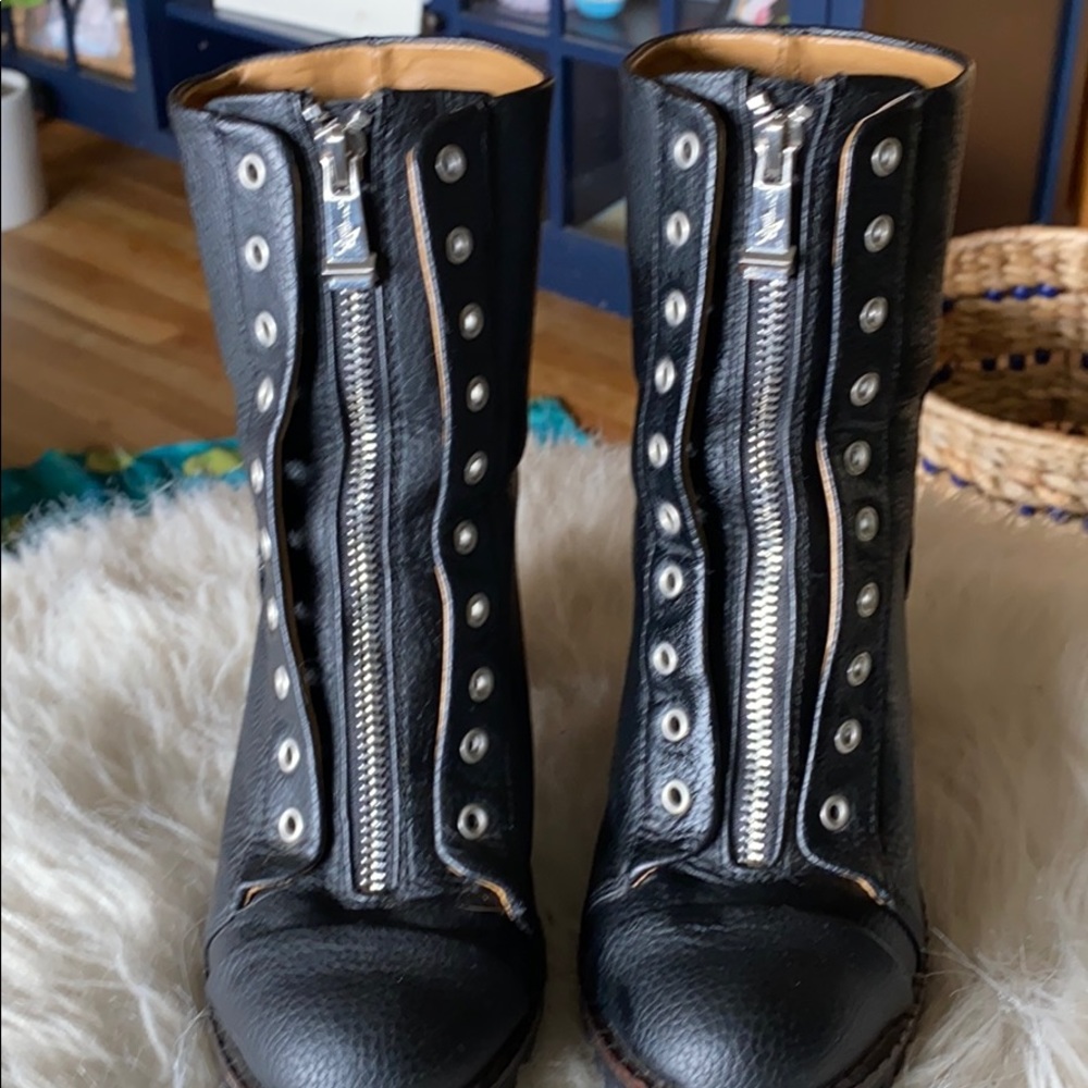 Shoes - Picture 3 of 7